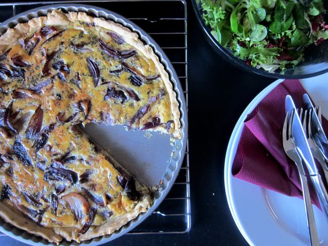 Goldig: Rote Zwiebel Quiche | The Stepford Husband