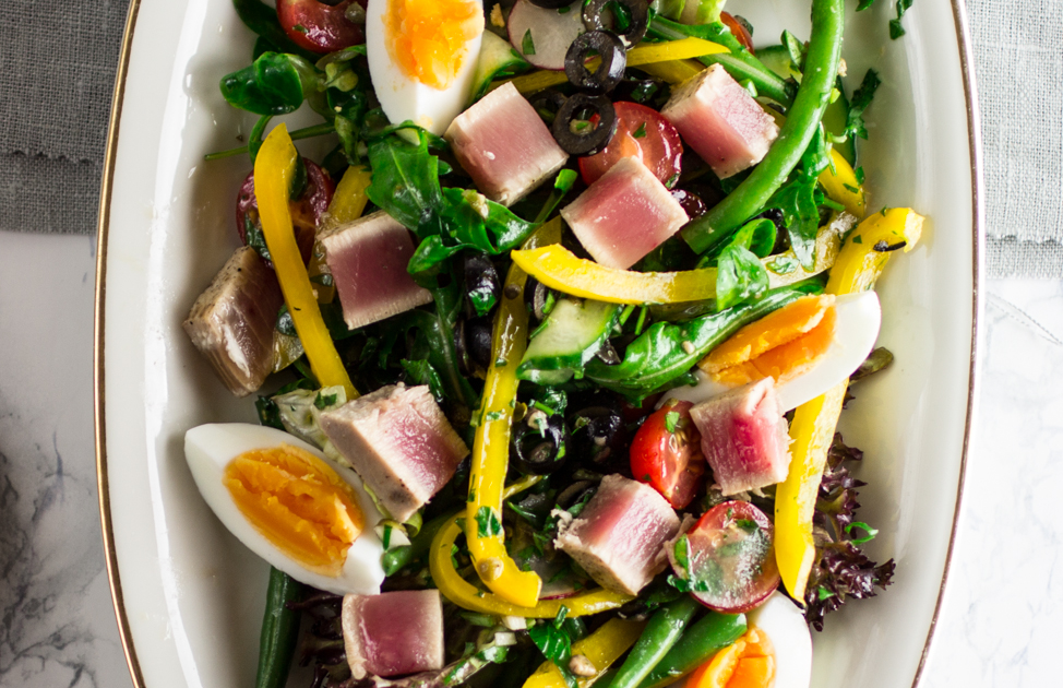 Salade niçoise mit Thunfischfilet | The Stepford Husband