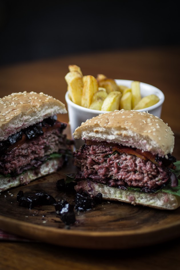 Sous Vide Burger mit Rote Bete Relish | The Stepford Husband