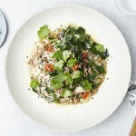 Schnell & scharf: One Pot Reisnudeln mit Mangold und Miso