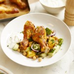 Alles von einem Blech: Harissa Hähnchen mit lauwarmen Kürbis-Kichererbsen-Salat